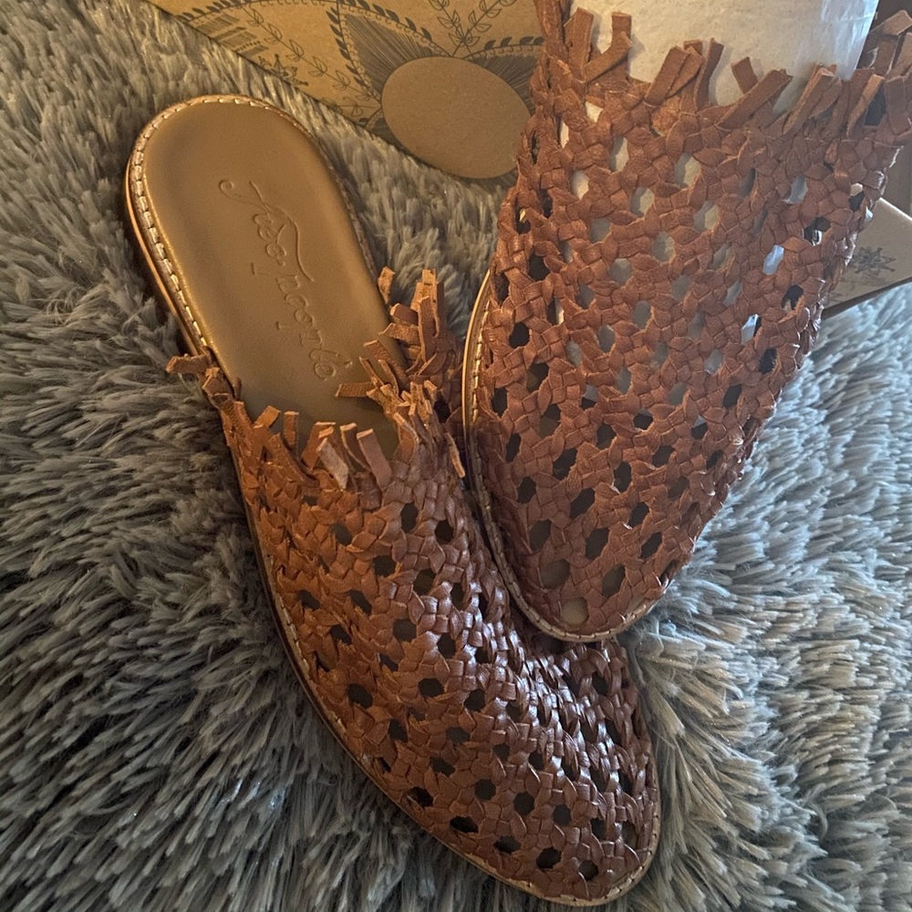 Free people flats